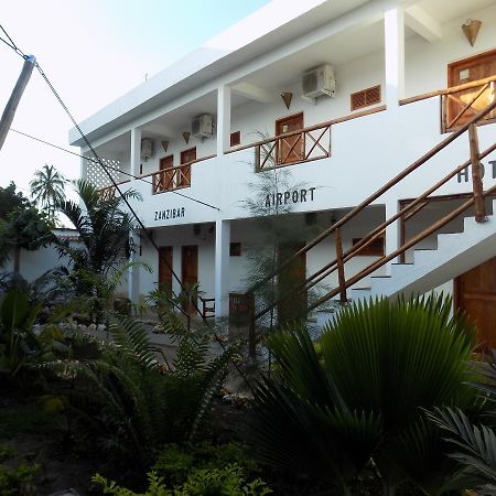 27 Cafe Zanzibar Airport Hotel エクステリア 写真