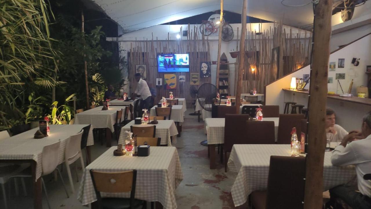 27 Cafe Zanzibar Airport Hotel エクステリア 写真