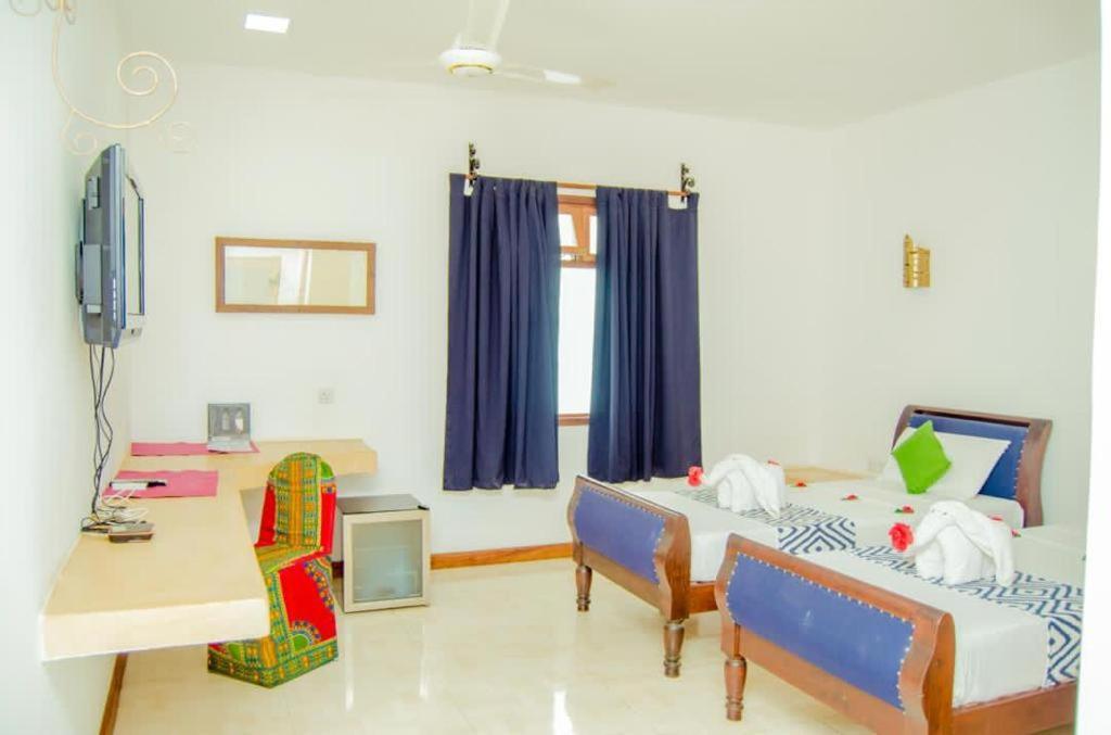 27 Cafe Zanzibar Airport Hotel エクステリア 写真