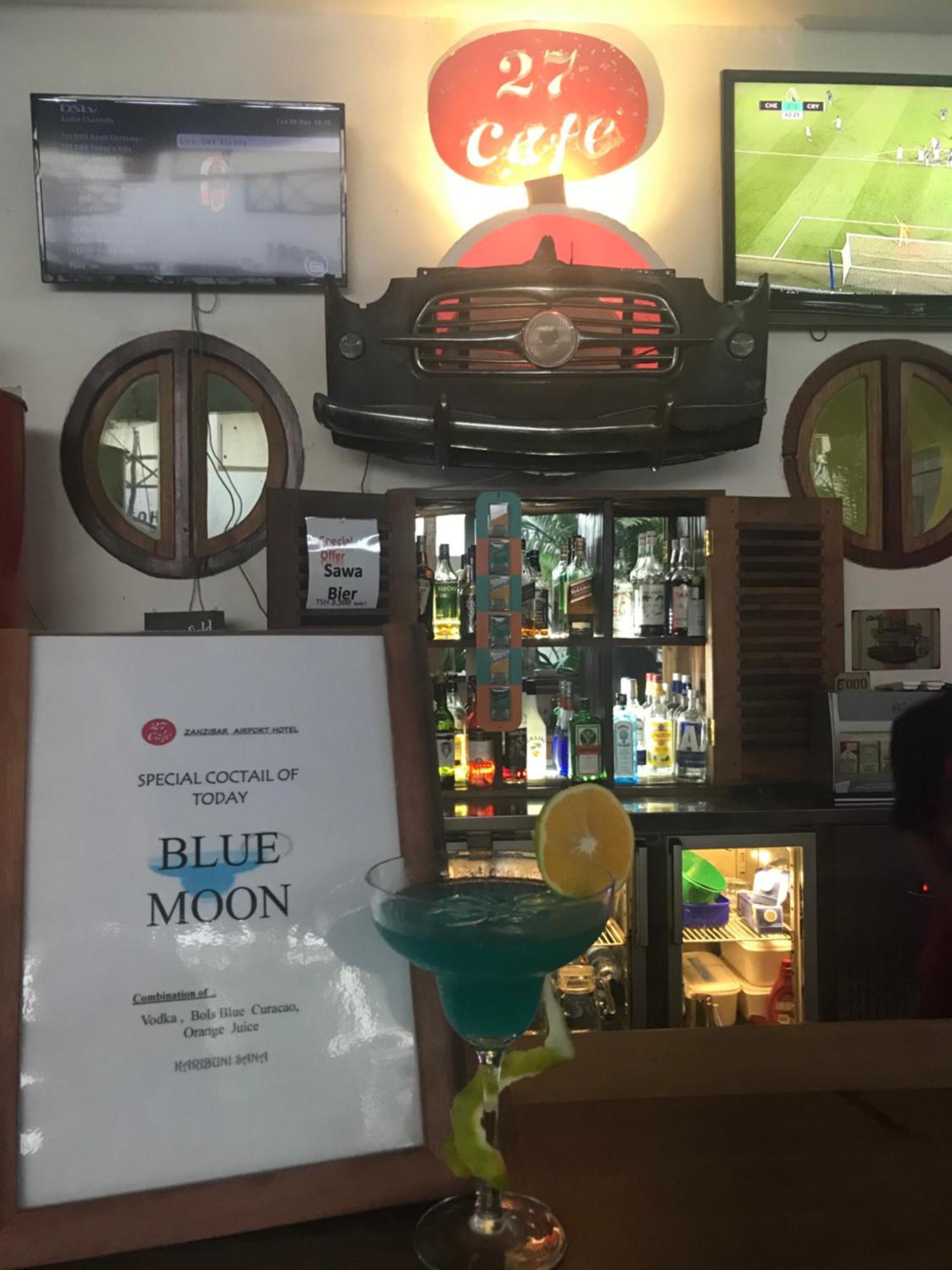 27 Cafe Zanzibar Airport Hotel エクステリア 写真