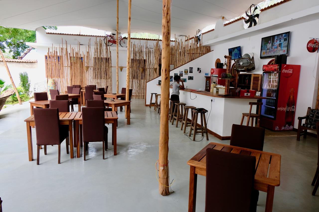27 Cafe Zanzibar Airport Hotel エクステリア 写真