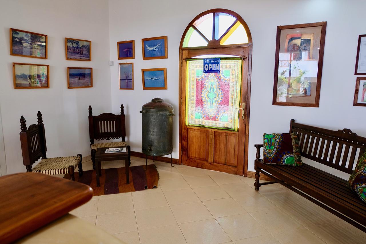 27 Cafe Zanzibar Airport Hotel エクステリア 写真