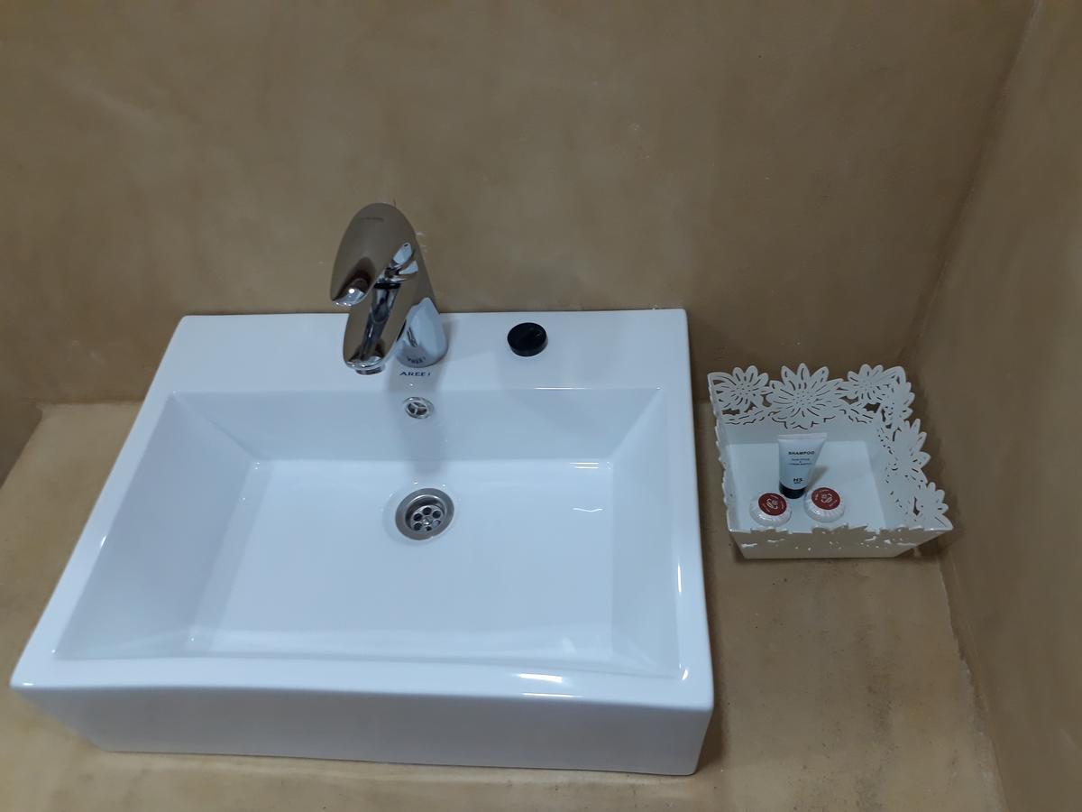 27 Cafe Zanzibar Airport Hotel エクステリア 写真