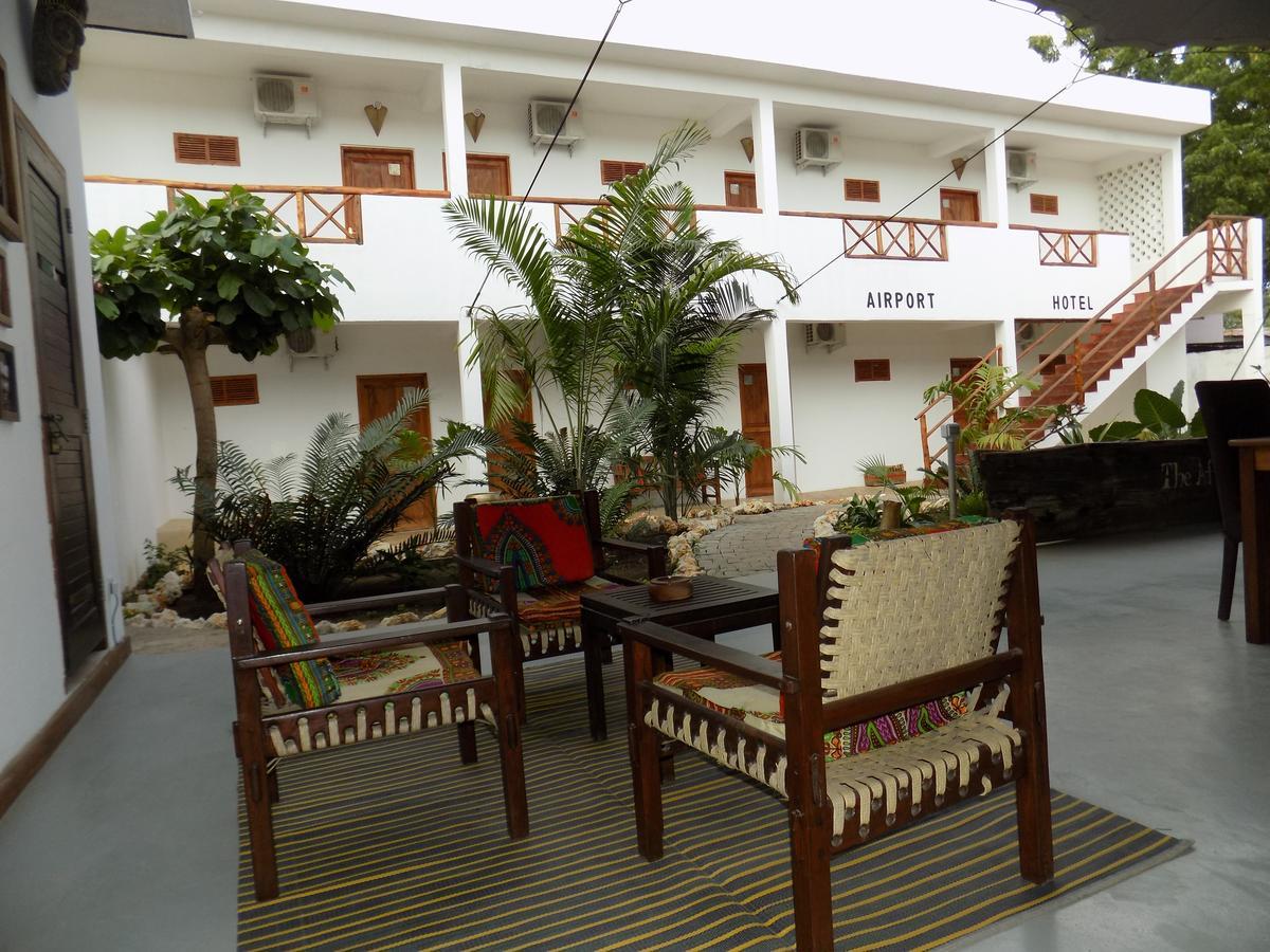 27 Cafe Zanzibar Airport Hotel エクステリア 写真