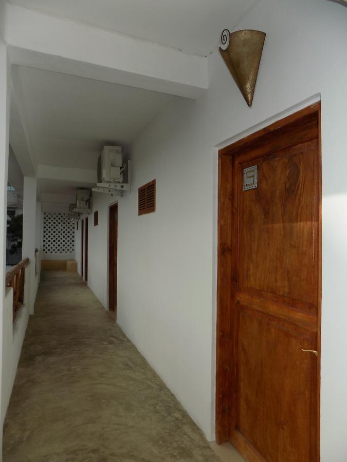27 Cafe Zanzibar Airport Hotel エクステリア 写真
