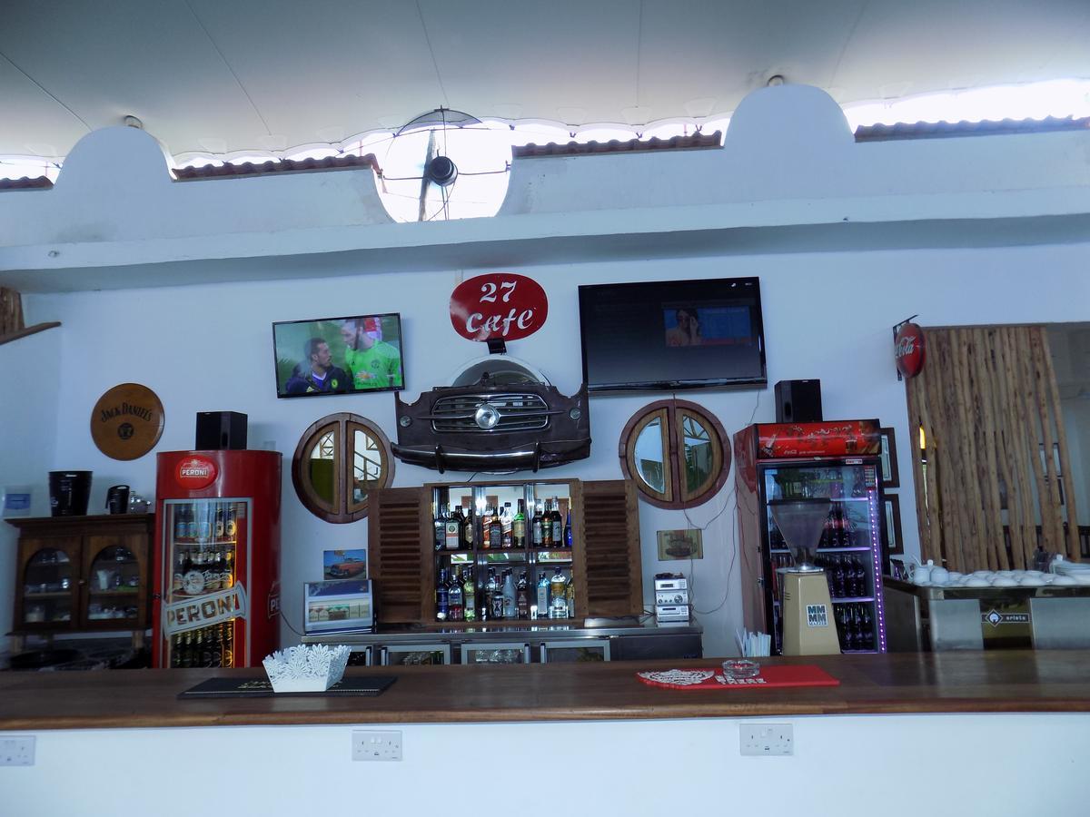 27 Cafe Zanzibar Airport Hotel エクステリア 写真