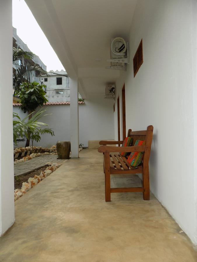 27 Cafe Zanzibar Airport Hotel エクステリア 写真