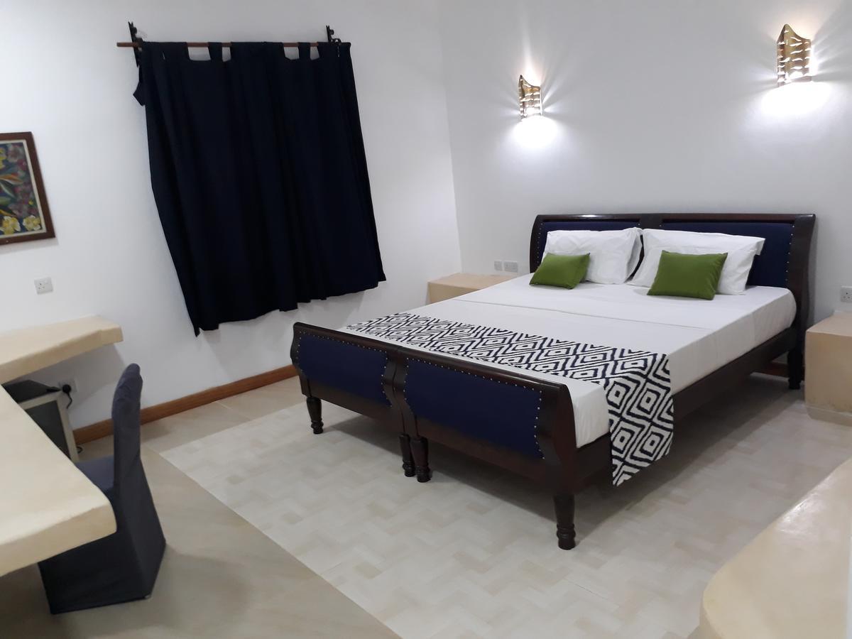 27 Cafe Zanzibar Airport Hotel エクステリア 写真