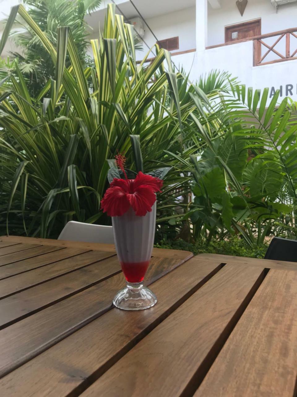 27 Cafe Zanzibar Airport Hotel エクステリア 写真