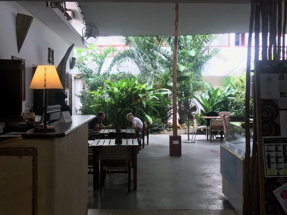 27 Cafe Zanzibar Airport Hotel エクステリア 写真